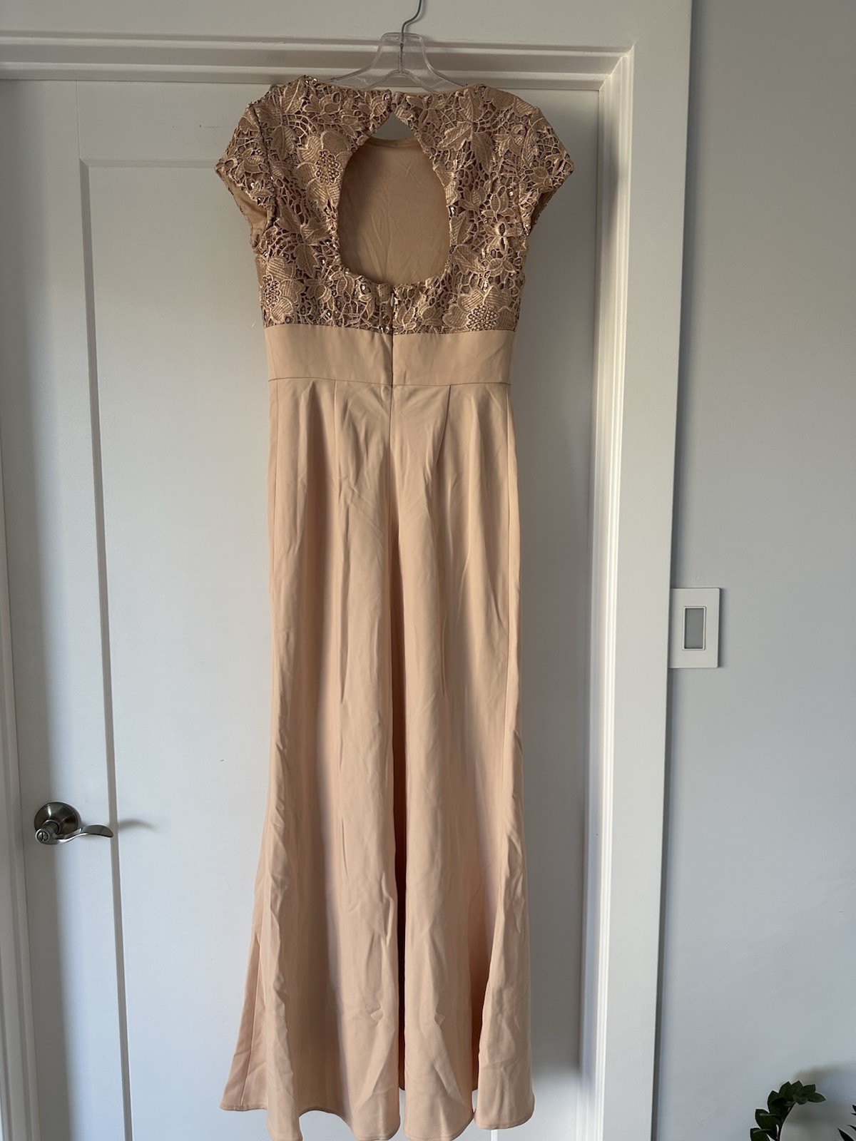 JS Collections Sequin And Floral Embroidered Cap Sleeved Gown Size 6 #B84