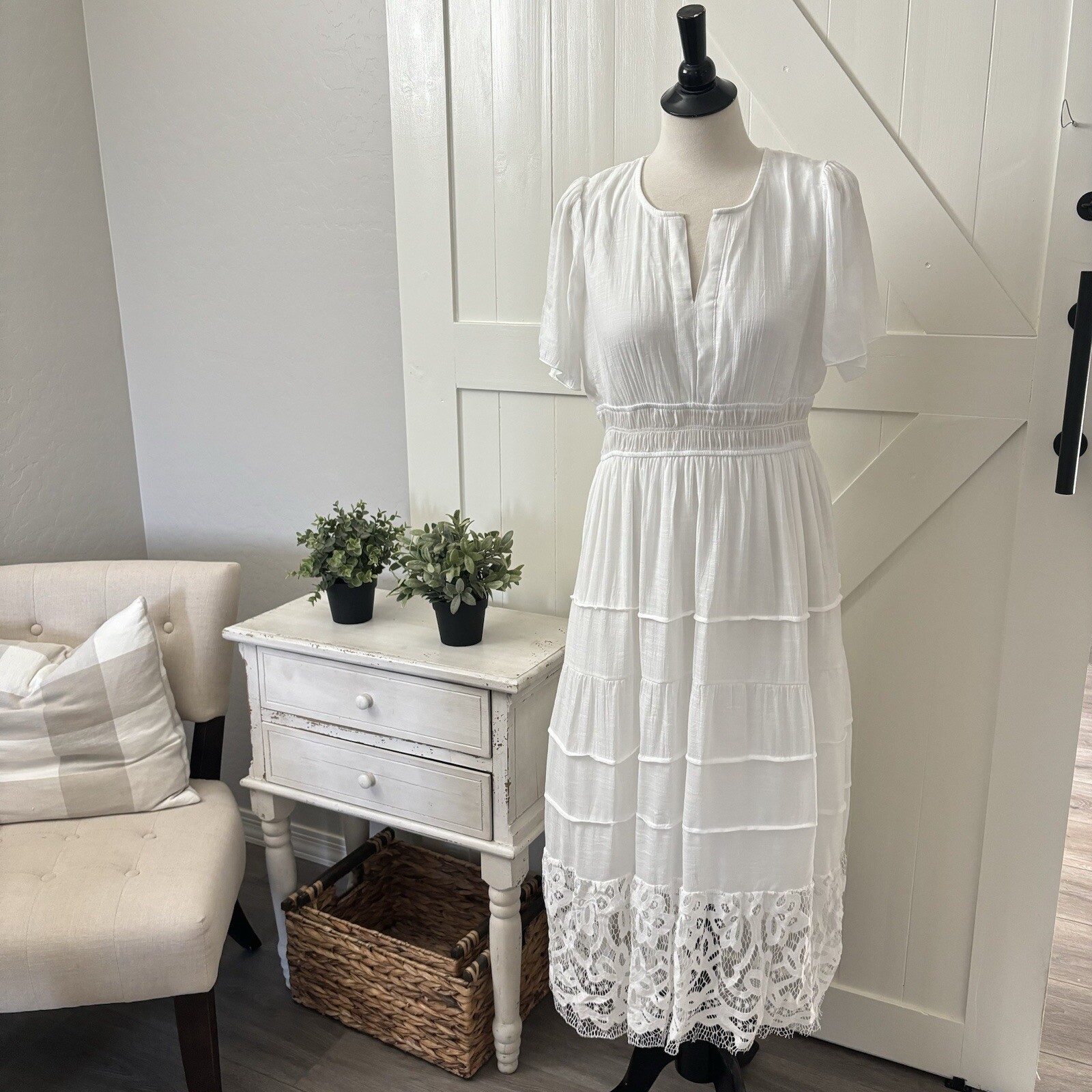 J Gee White Maxi Dress Size L Beach Wedding Vacation Family Pictures Lace Boho