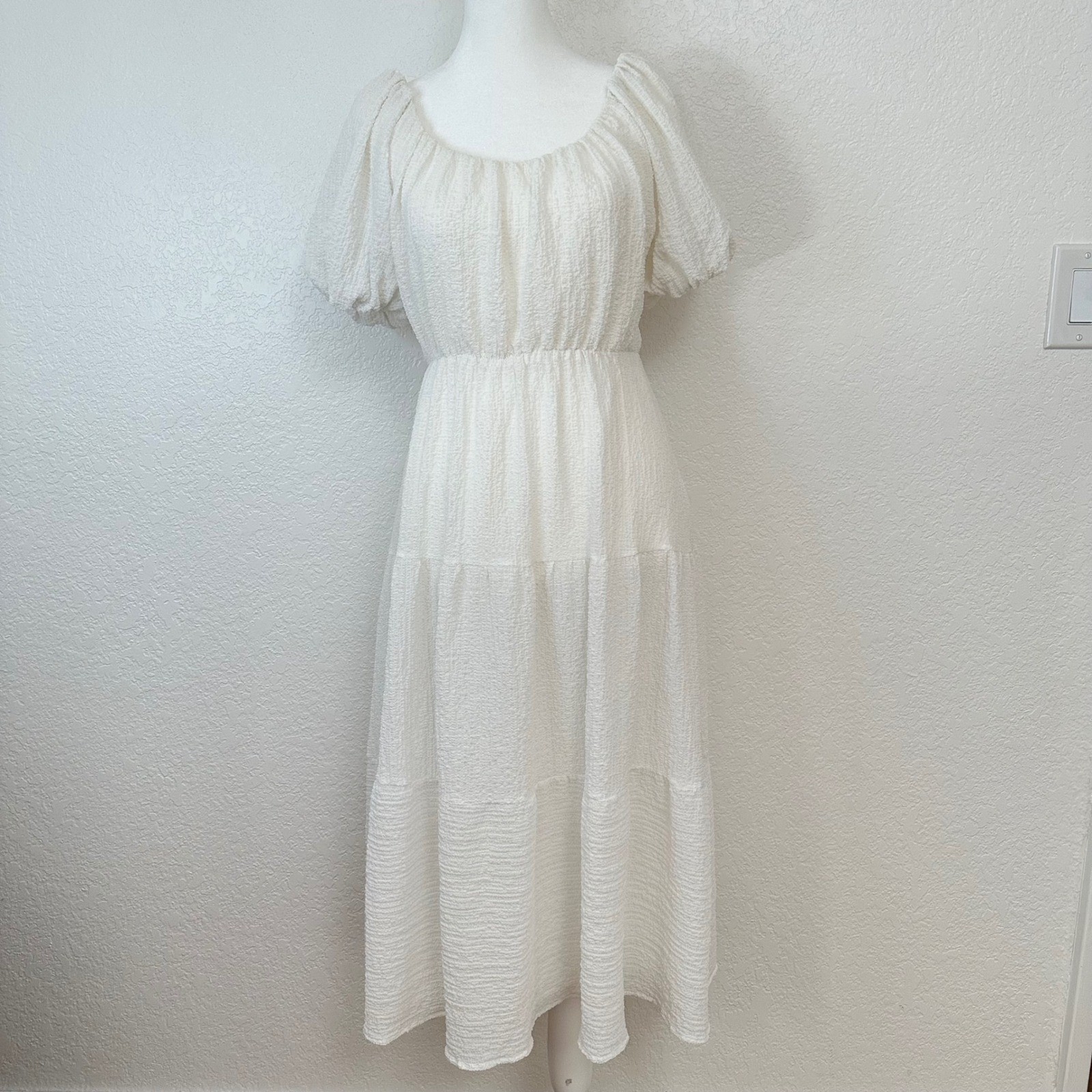 ASTR The Label Midi Dress Womens Small White Puff Sleeve Tiered Seersucker