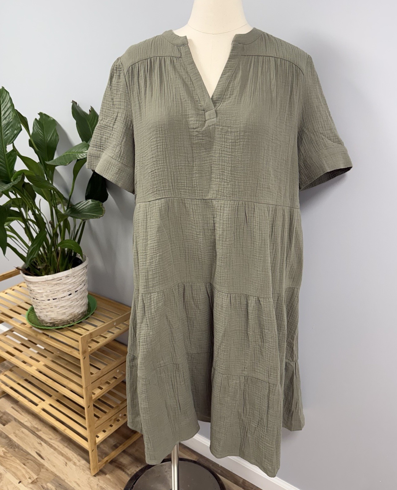 NWT Chicos 4 (US 2X 20/22W) Tiered Roll Gauze Midi Dress Fatigue (Olive Green)