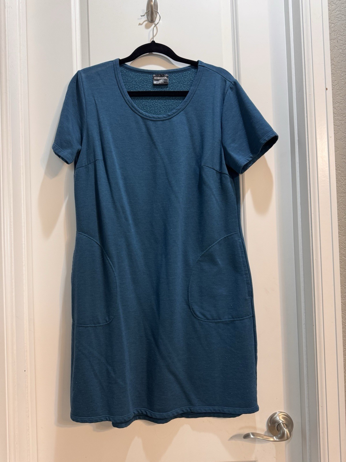 32 Degrees Cool Blue Dress Large Slide Pockets RoundNeck Armpit To Armpit 20”