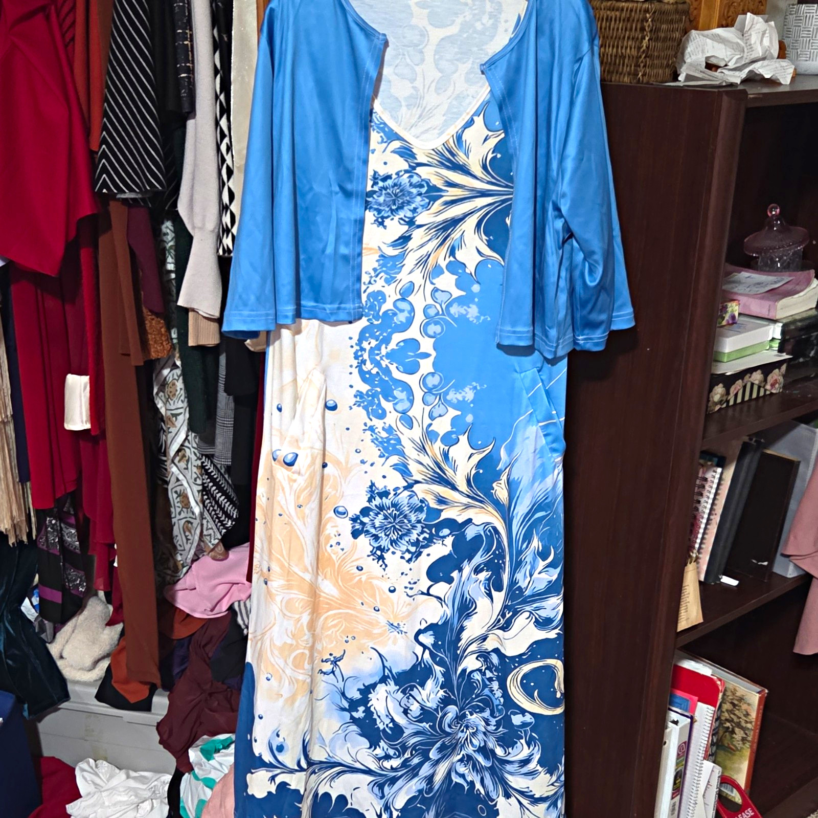 Women’s Blue White Beige Floral Maxi Dress Sleeveless V-Neck Button Accent M
