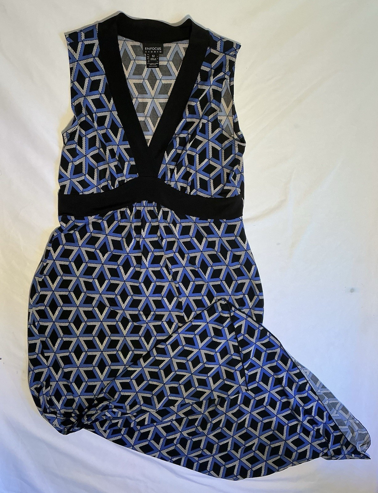En Focus Studio Women’s Long Flare Dress Size 12 V-Neck Sleeveless Geometric