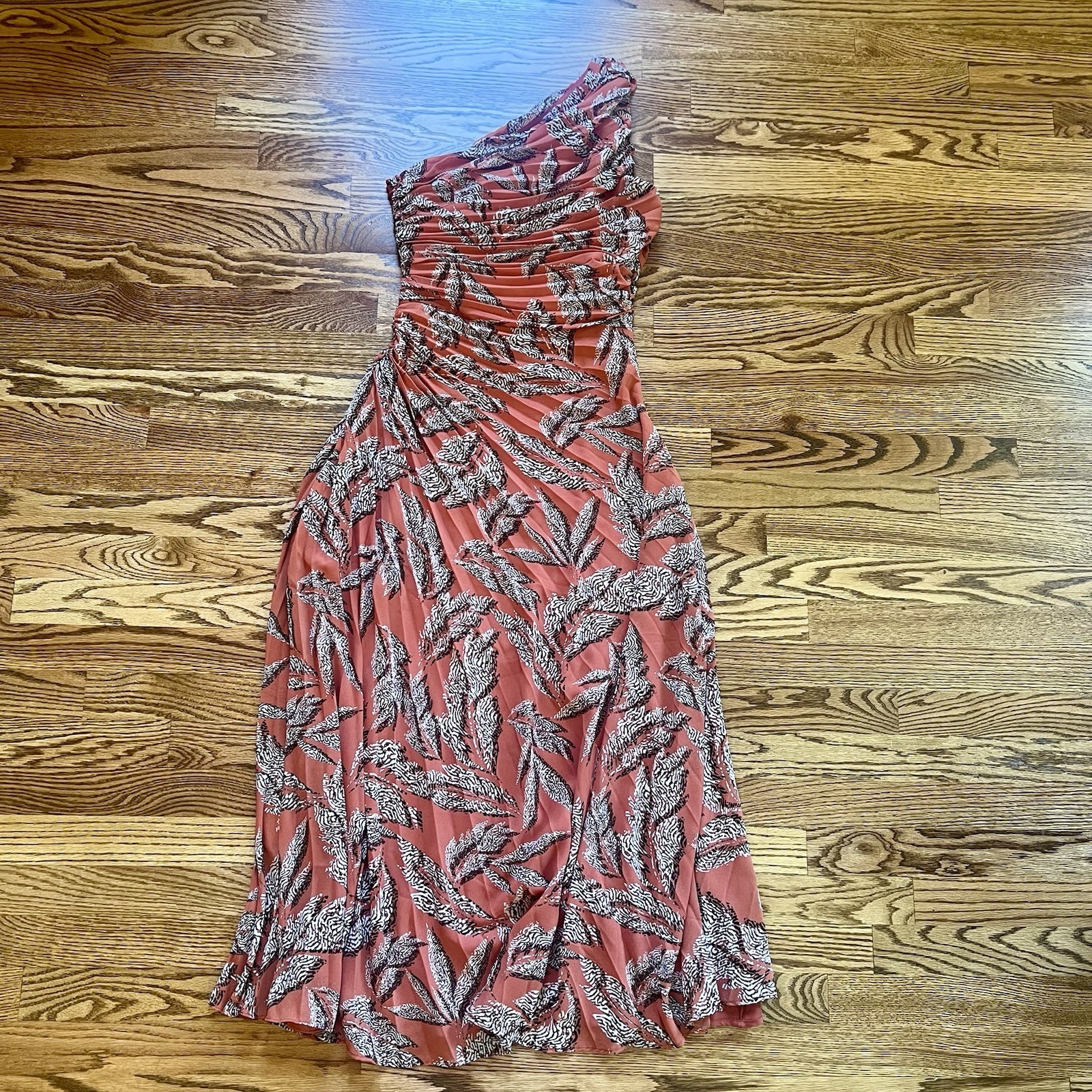 NWT Rosevelvet One-shoulder Ruched Abstract Leaf Print Side Zip Maxi Dress Sz S