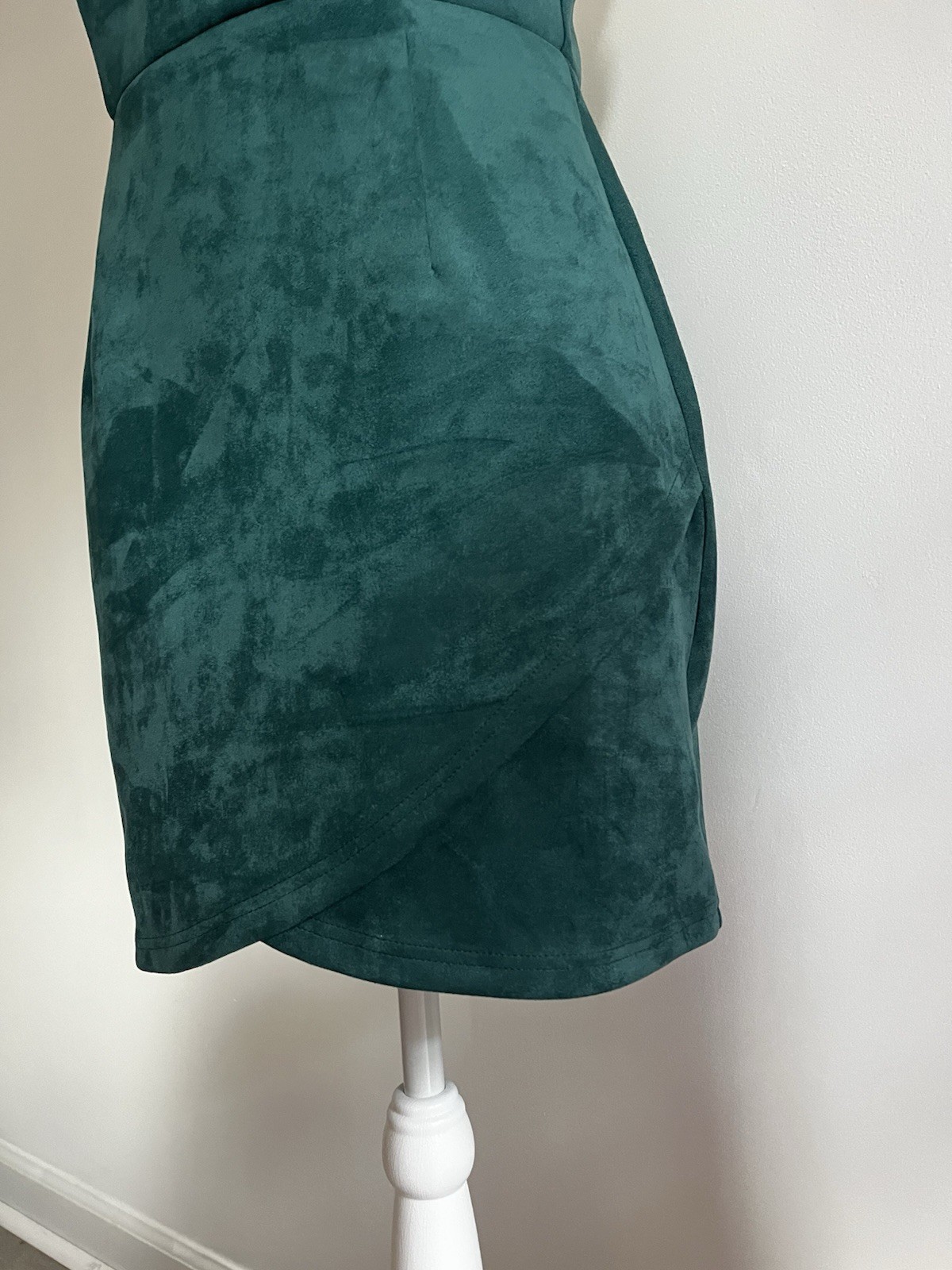 superdown Green Suede V-Neck Strappy Bodycon Mini Dress Zip Adjustable Size M