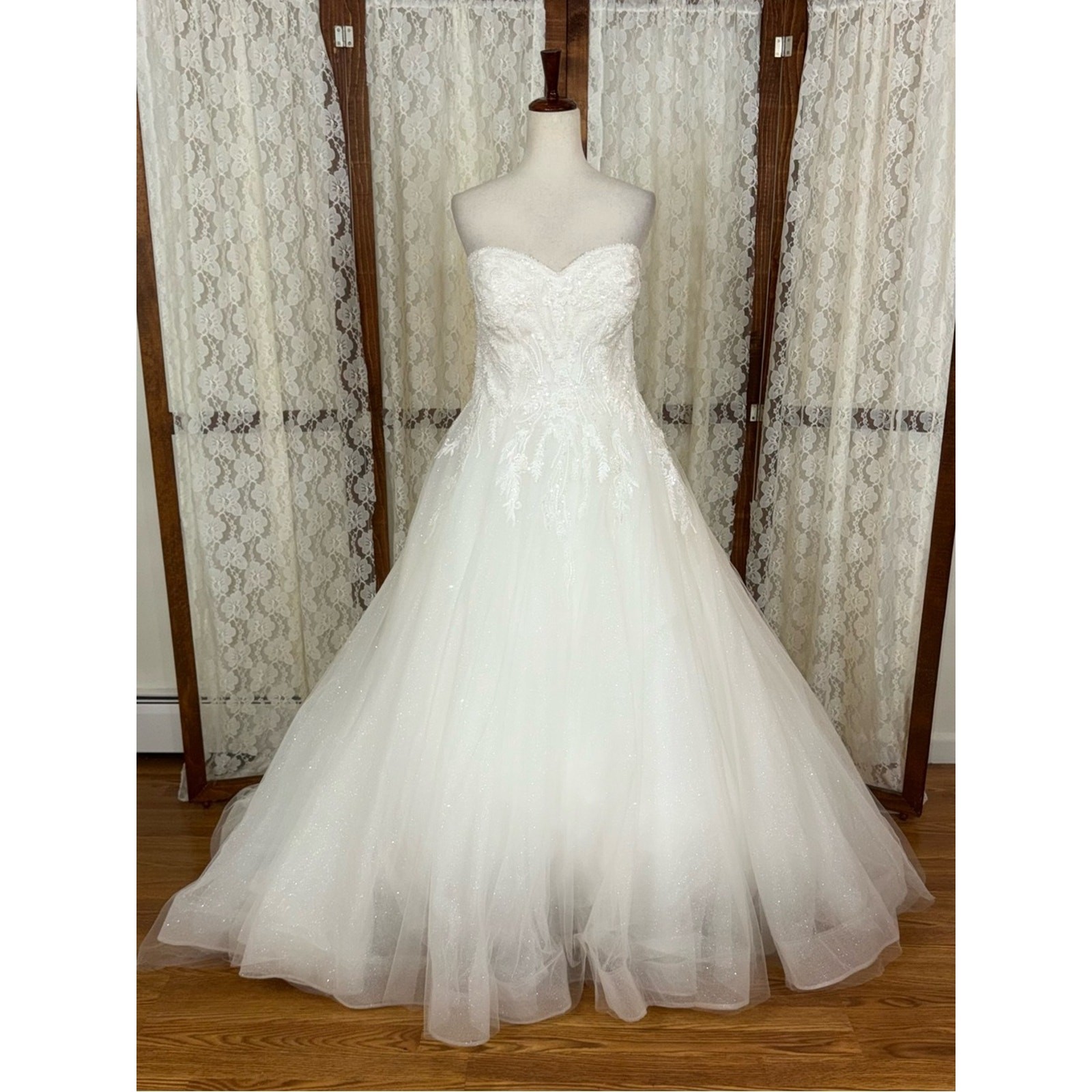 Stunning Oleg Cassini Sparkling Tulle Wedding Gown