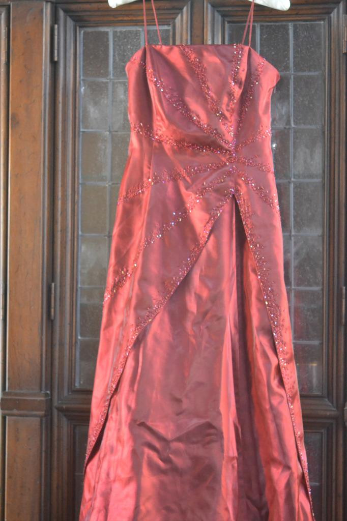 Vtg. C2005 Niki Livas Burgundy Satin Bead Prom Wedding Formal Gown Dress Size 6