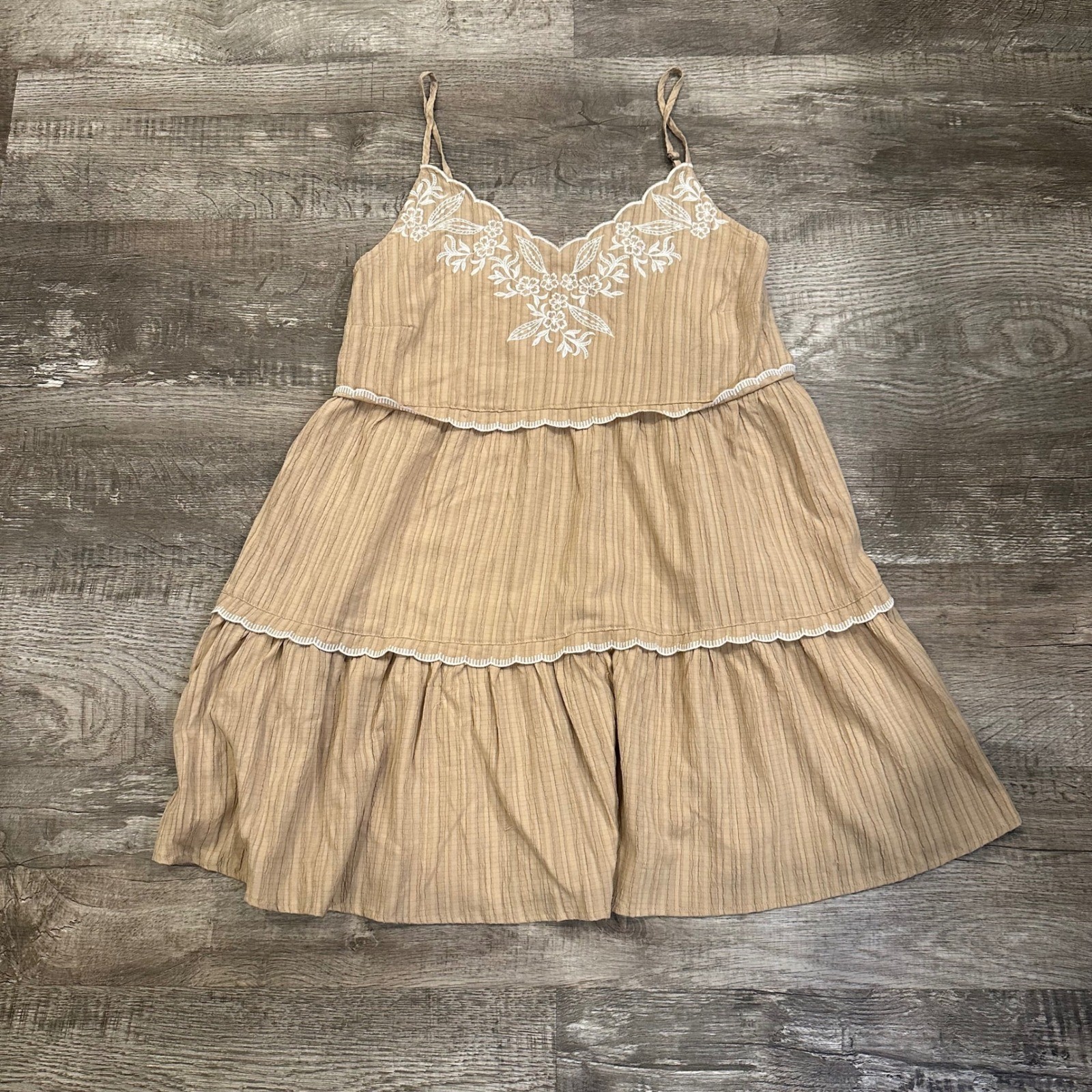 Blu Pepper Tan Embroidered Tiered Boho Mini Dress Womens Large BOSD1072 Striped