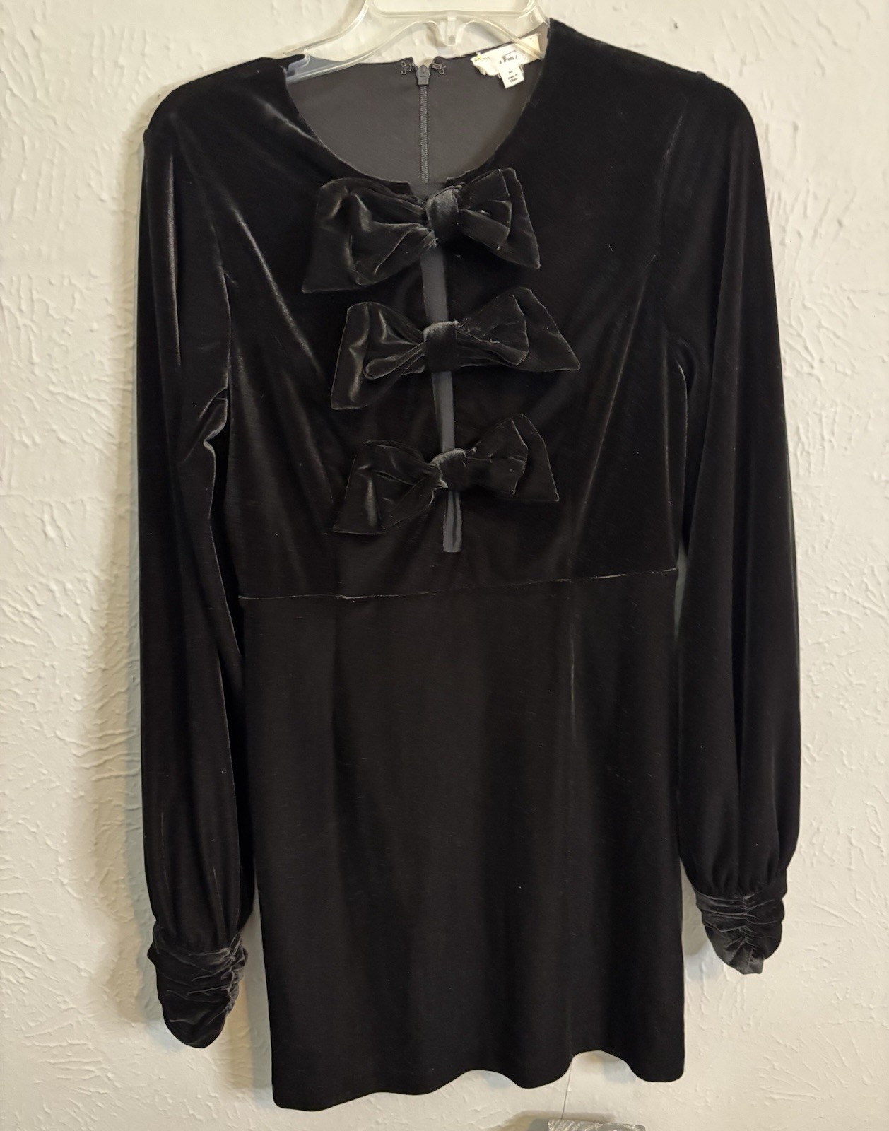 a loves a Women’s Black Velvet Shift Dress M Short Long Sleeve Bow Round Neck