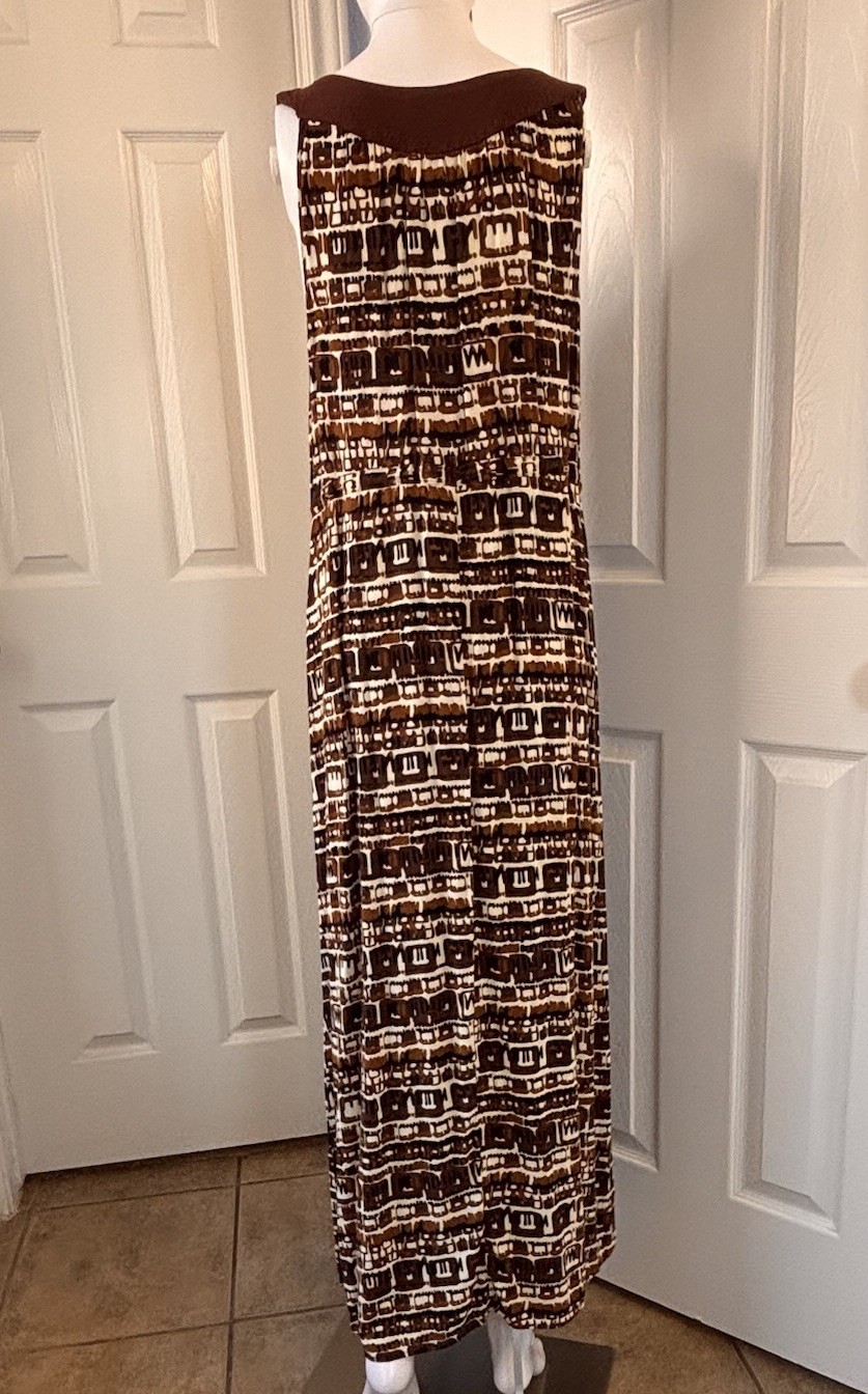 Elementz Petite Large Sleeveless Maxi Dress- Brown Geometric Print