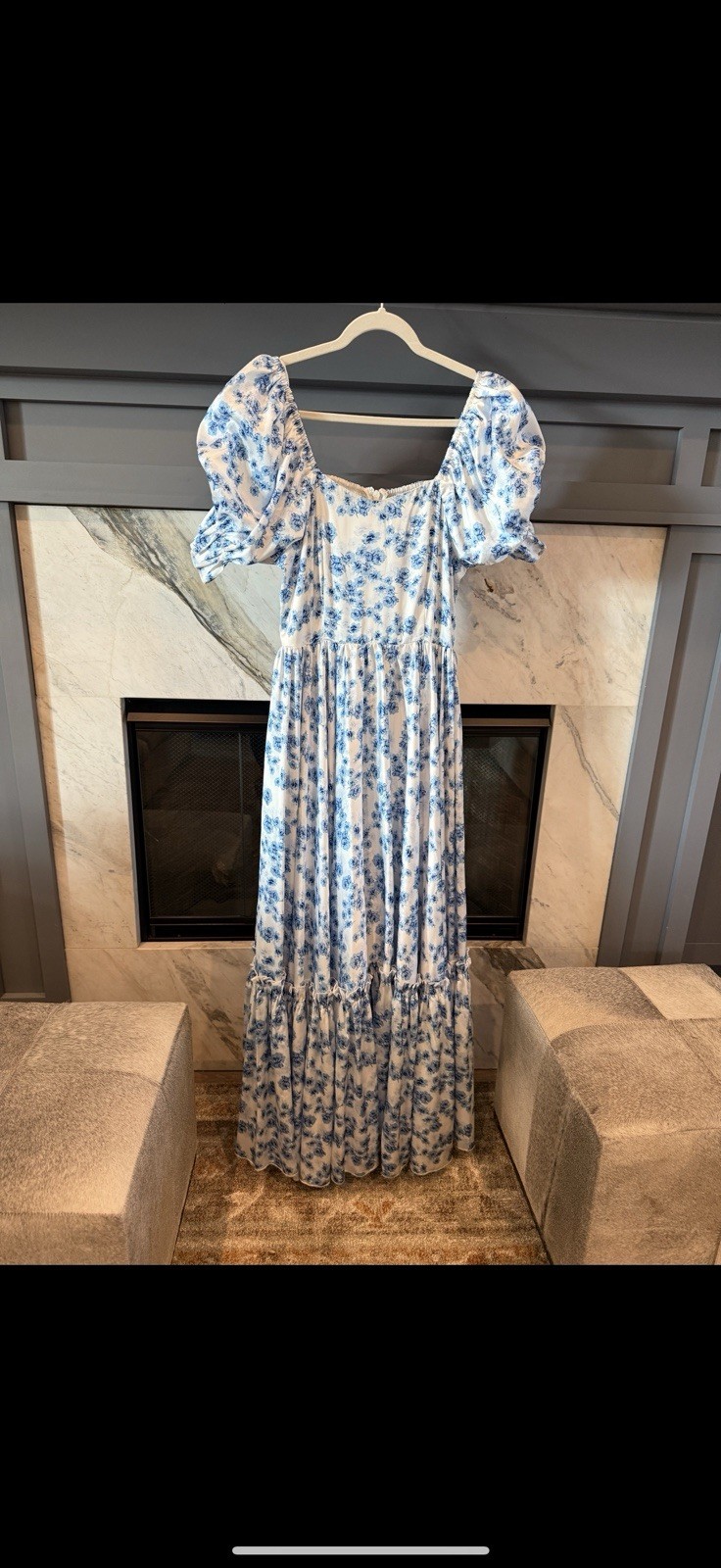 Ivy City Co Blue and White Floral Maxi Dress Size Medium