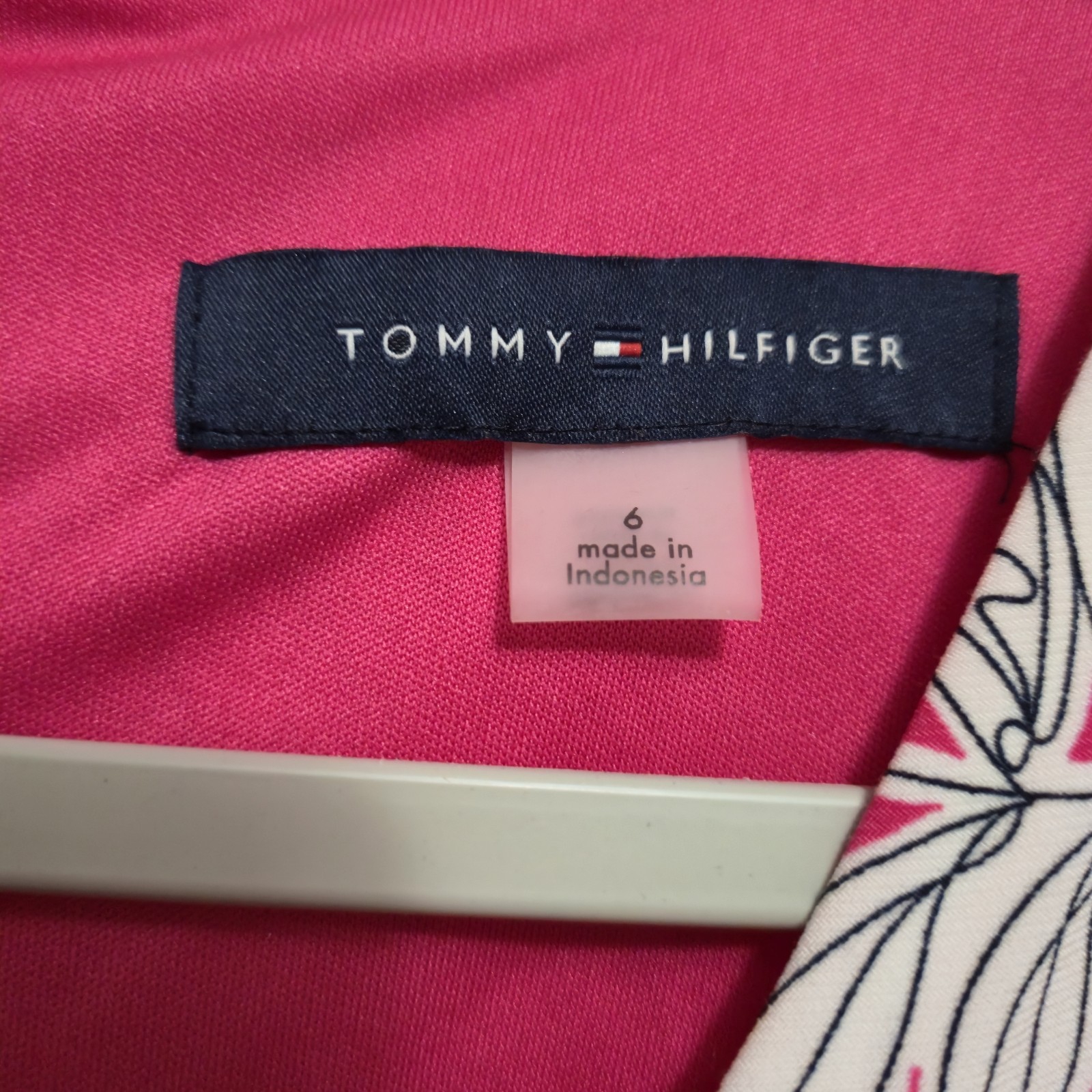 Tommy Hilfiger Dress Size 6 Leaf Pattern Hot Pink Black White Ruched Waist NEW