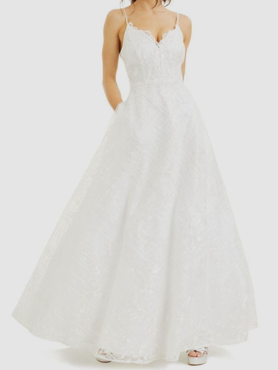 $169 Say Yes to the Prom Juniors Women’s White Embroidered Gown Dress Size 5/6