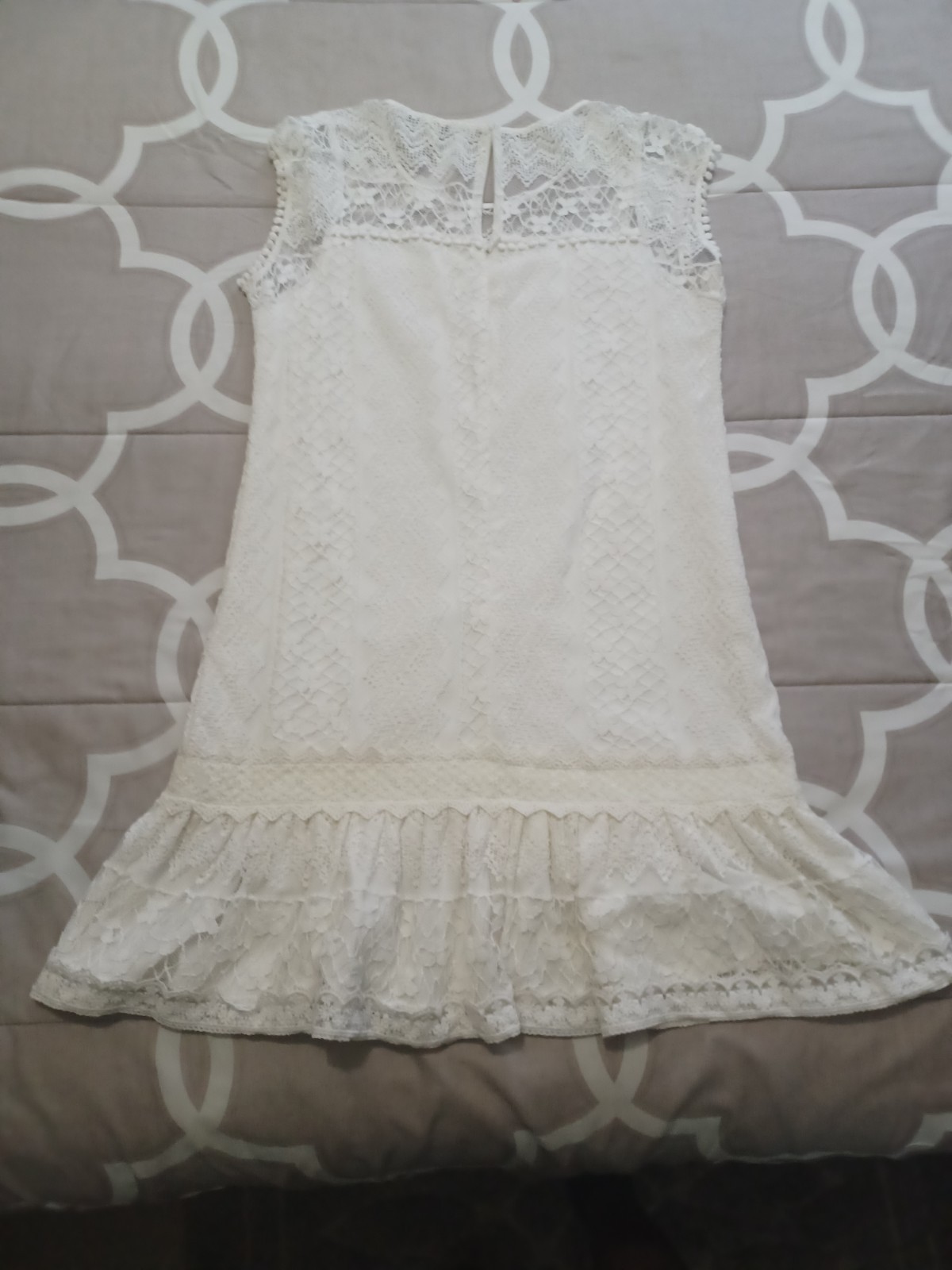 Ariat White Lace Sleeveless Shift Mini Dress Size S/P Round Neck Ruffle Zip
