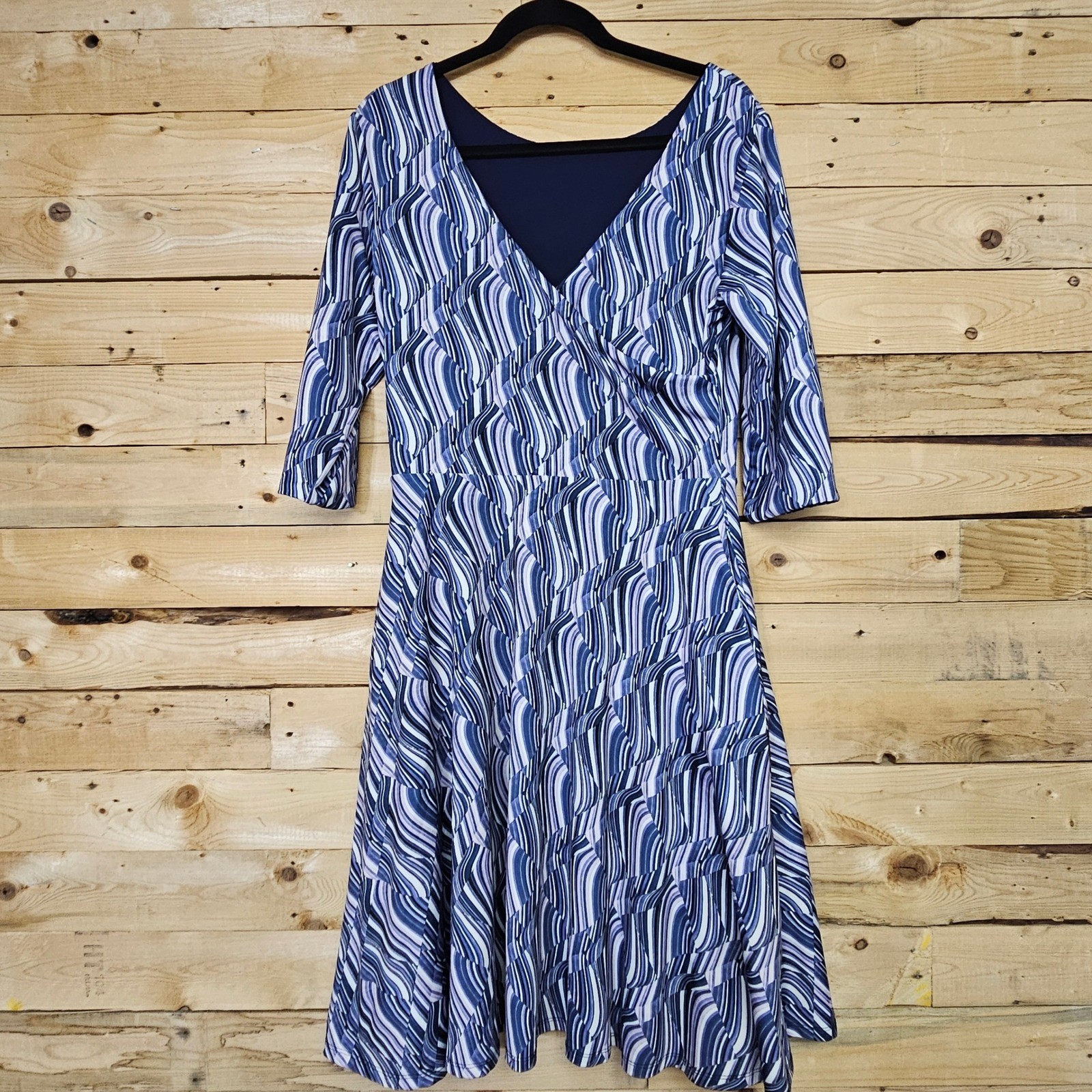 Betabrand Dress Womens Large Purple Wavy Abstract Stripe V-Neck Fit Flare