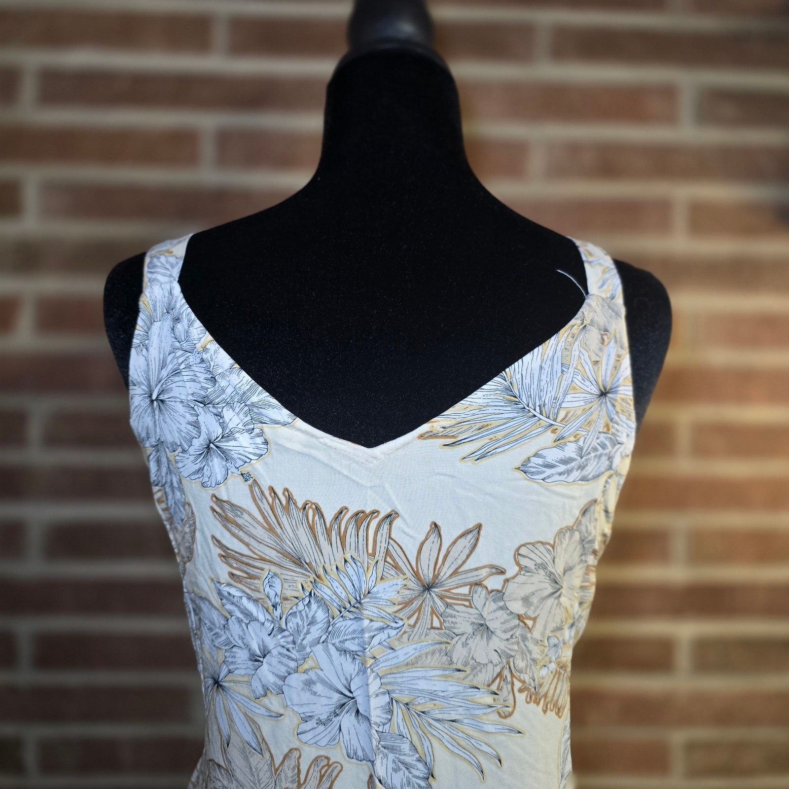 Skye’s the Limit Sleeveless Tropical Floral V-Neck Dress Medium Cream Tan Blue