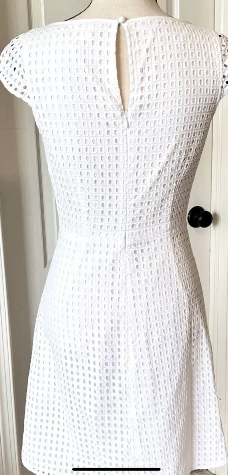 J Crew round neck keyhole closure white eyelet cap sleeve lined dress Size 8