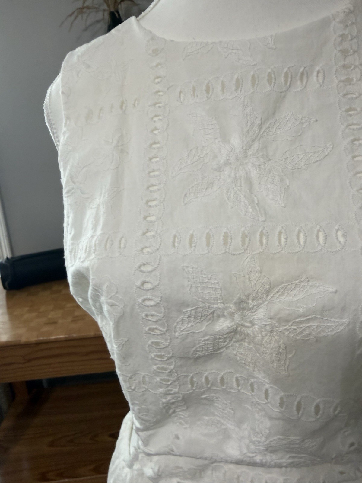 Women’s Pants Store White Embroidered Eyelet Dress Size L Sleeveless Mini Dress