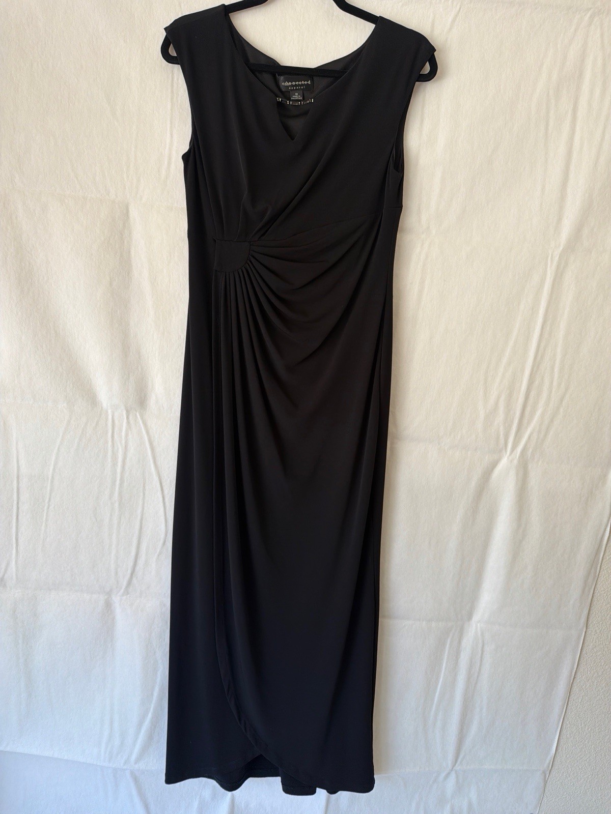 Timeless Elegance: The Classic Black Evening Column Workwear Dress 10