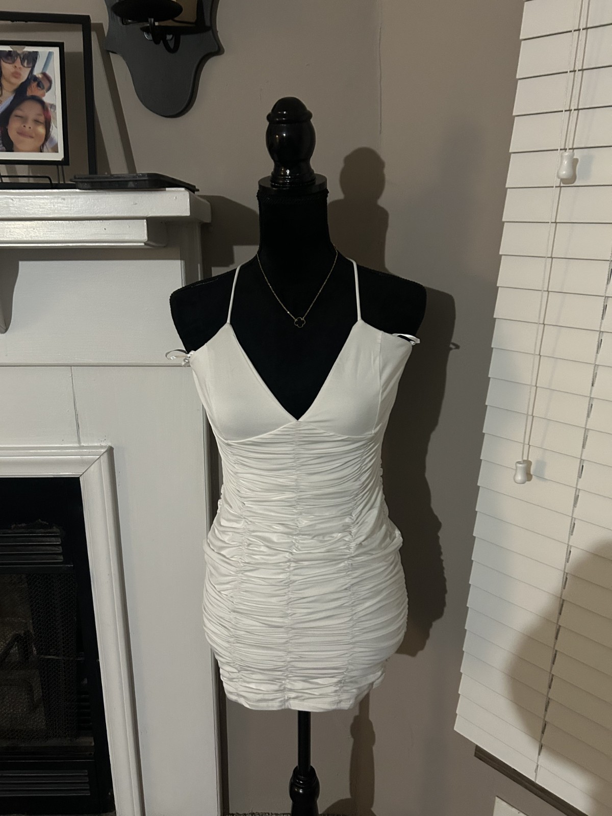 Women’s White Solid Ruched Strappy V-Neck Mini Bodycon Dress Lace-Up Back M/L