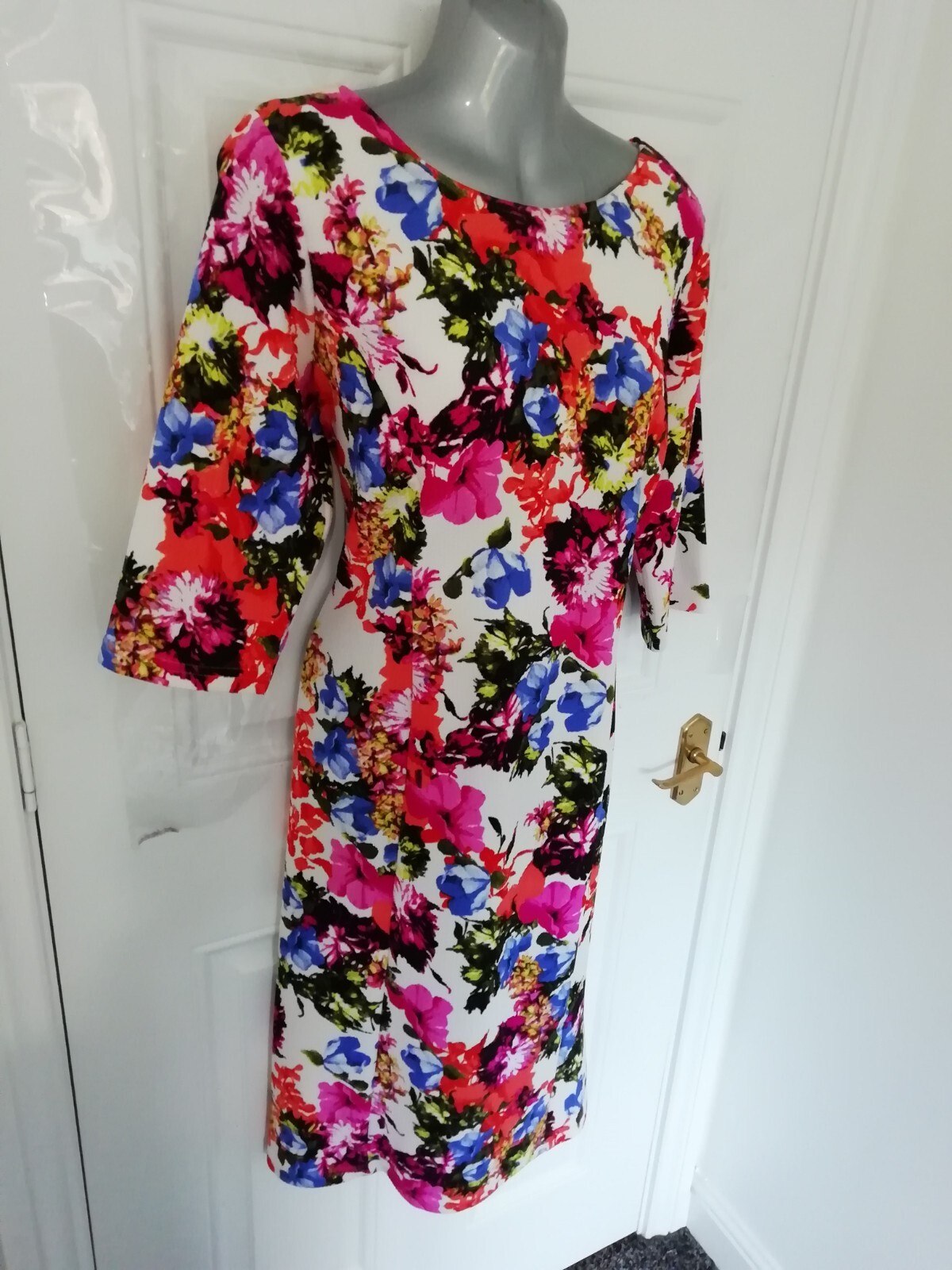 Lorraine JD Williams Size 18 White Multi Floral Textured Stretchy Dress Back Zip