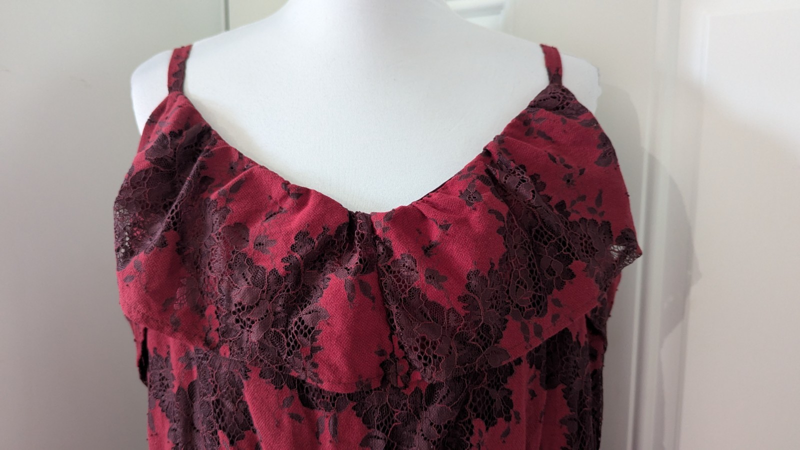 Torrid Dress Size 2 18/20 NWT Two Tone Lace Tiered Hem Dress In Rhubarb Pockets