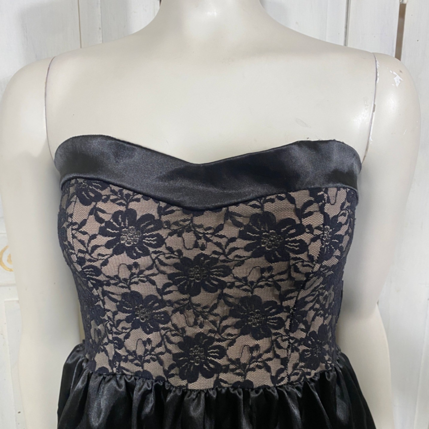 Romantic Lace Satin Strapless Bubble Hem Party Dress Size Small Goth Babydoll