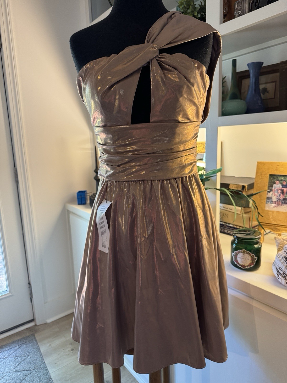 NWT TOPSHOP Ladies Shimmering Gold Lame One Shoulder Party Dress size 6