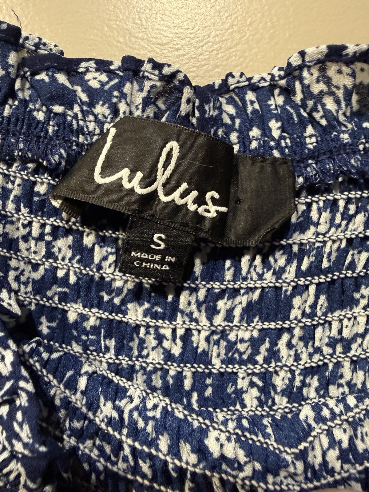 Lulus blue & white floral off shoulder smocked maxi dress – size S – slit – EUC