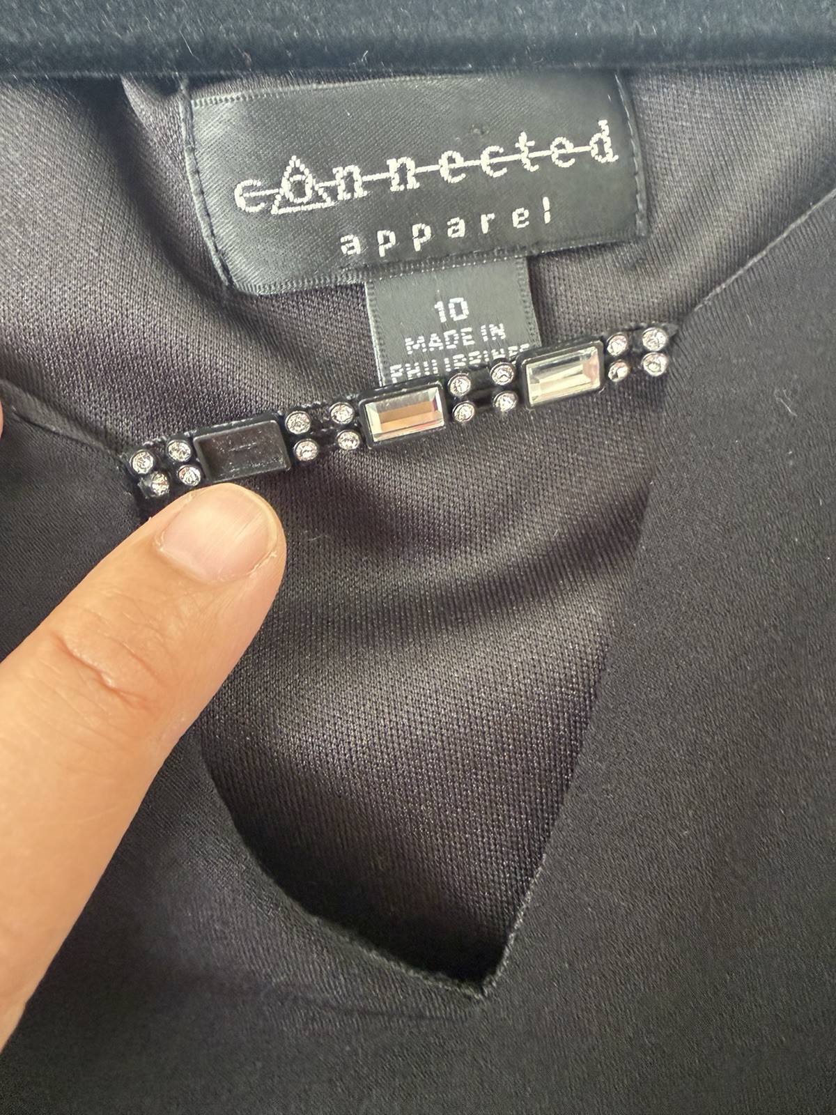 Timeless Elegance: The Classic Black Evening Column Workwear Dress 10