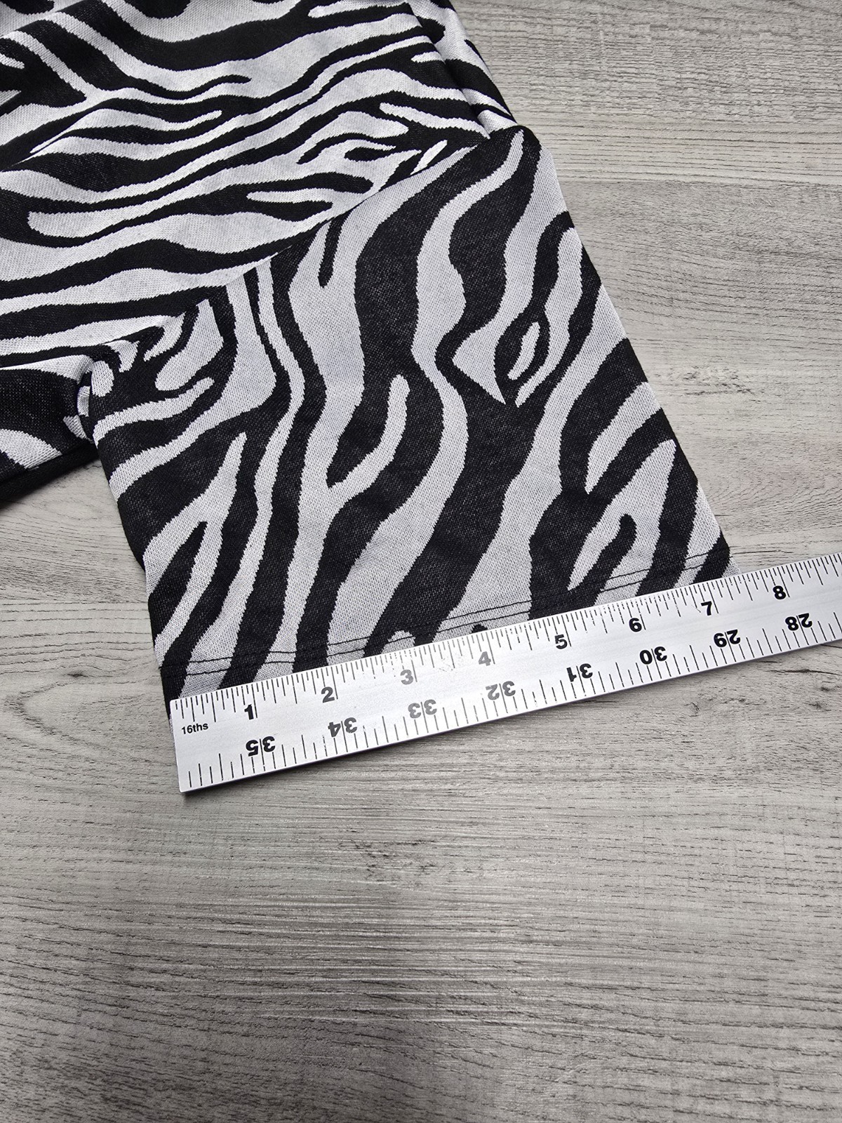 Dressed in LALA Sweater Womens M Black White Zebra Print Oversized Boho Festival