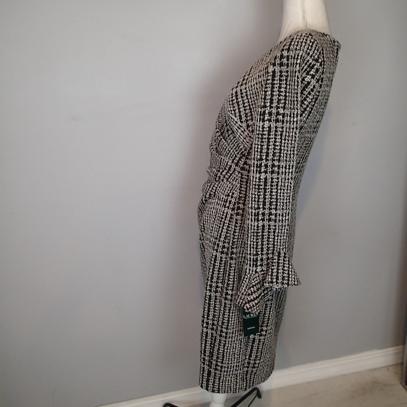 RALPH LAUREN Black white Ruched Ruffled Cuff Plaid Long Sleeve VNeck Size 8