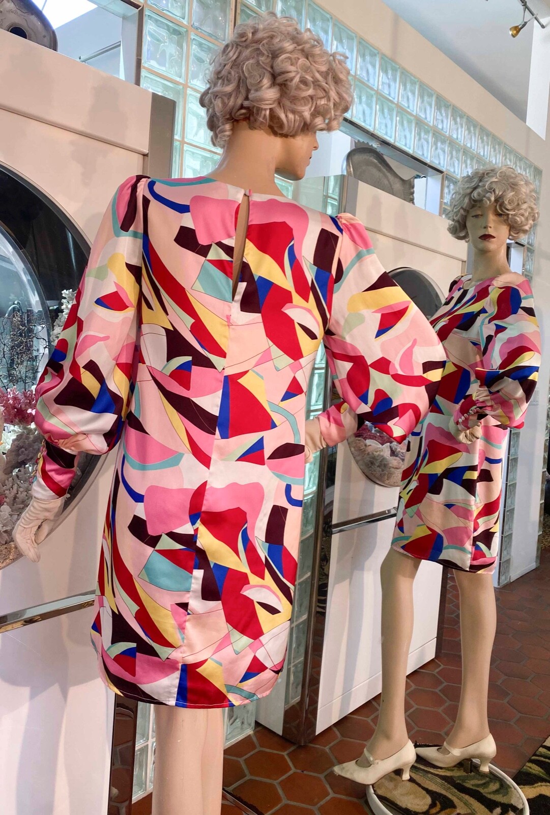 1970s copy Mini Dress Shift Size 6 Colorful Psychedelic Mod Puff Sleeve NWOT