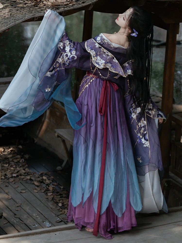 GU – Exotic Hanfu-Inspired Gradient Embroidered Bustier Set for Spring & Summer