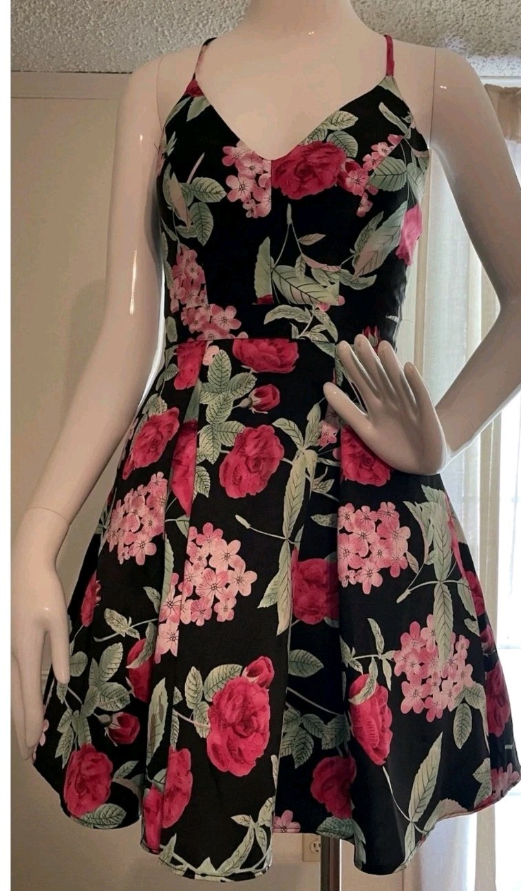 B. Smart Women’s Sleeveless Size 9 Black Floral Dress with Criolyn EUC