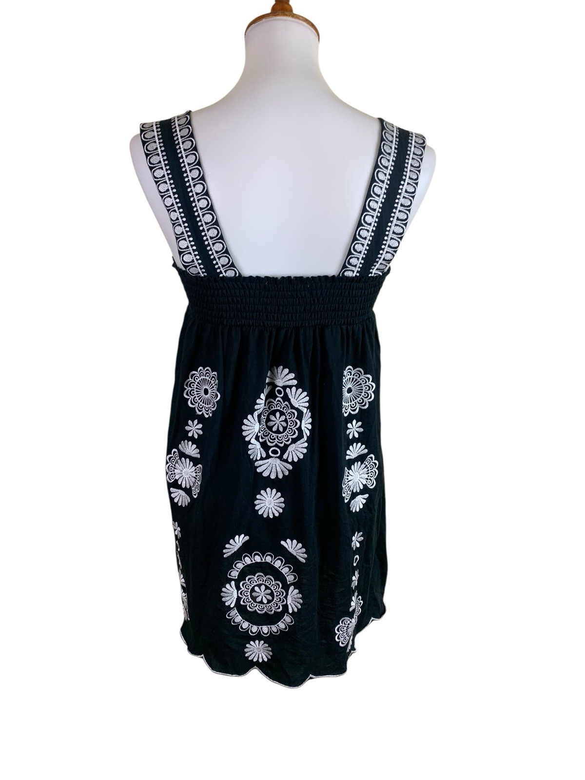 Vertigo Paris Black White Embroidered Boho Sleeveless Dress M