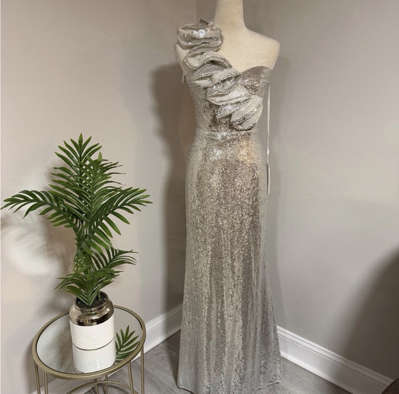 Mac Duggal Silver Sequin One-Shoulder Ruffle Long Maxi DressWomen’s Size 4 68513