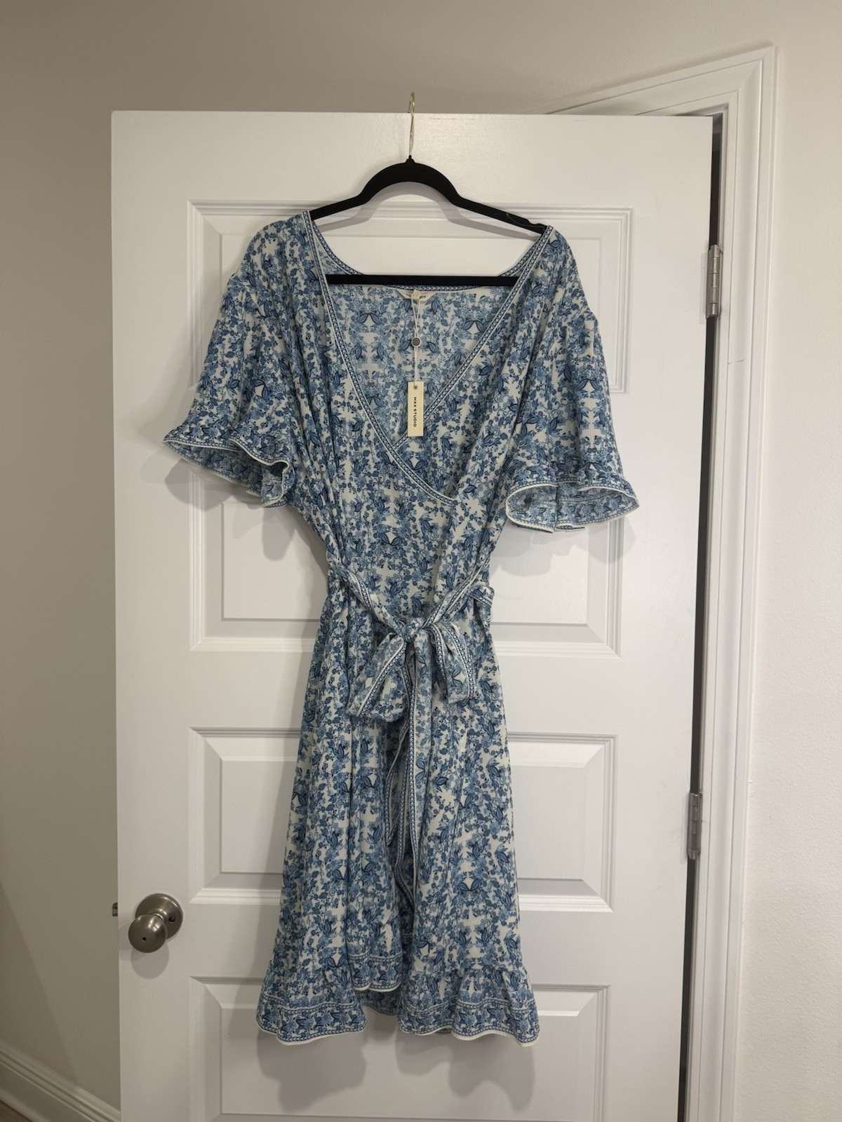 Max Studio S Blue/White Floral Wrap mini Dress V-Neck Smocked Ruffle Flutter Tie
