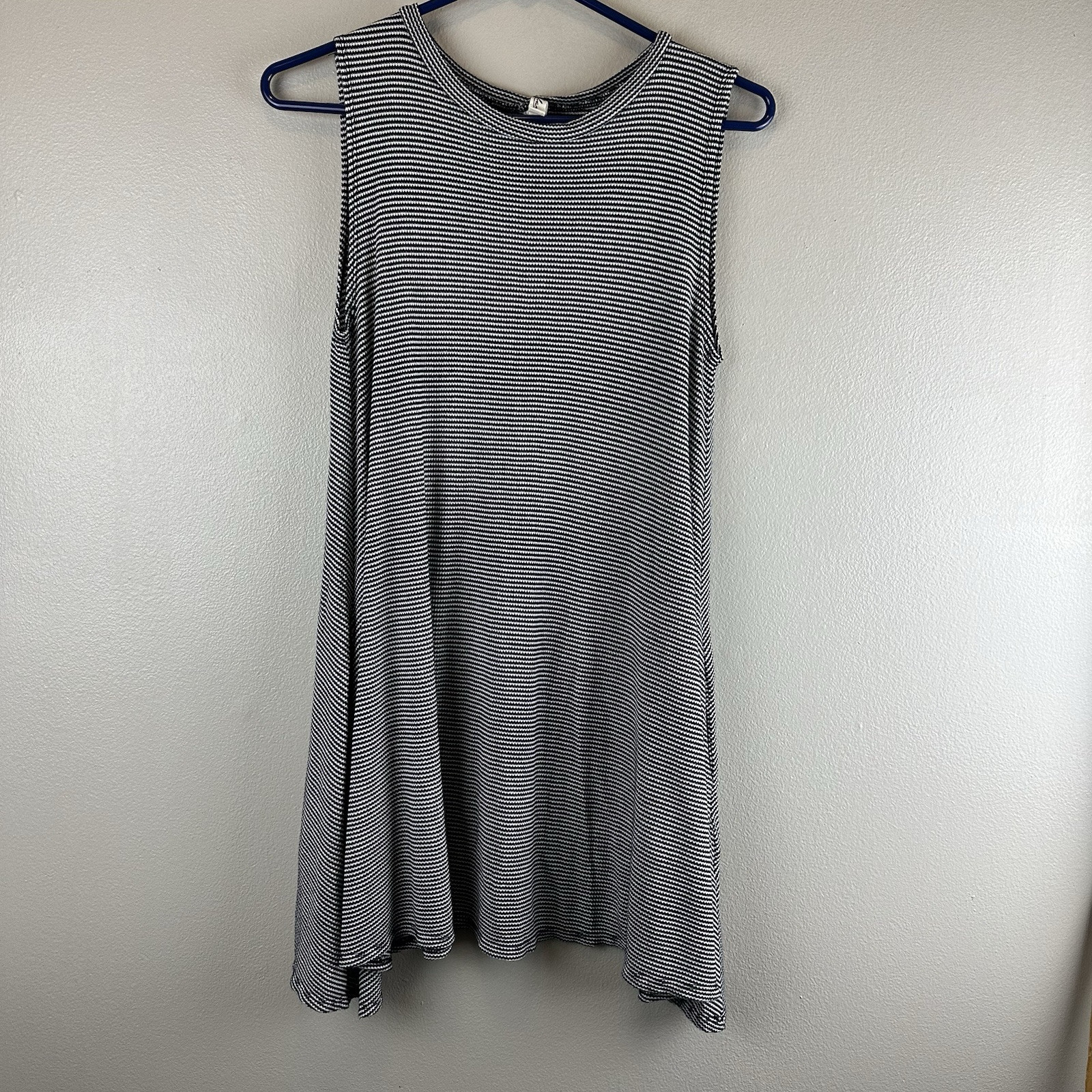 Elam Sleeveless Women’s Medium Black and White Pullover Dress