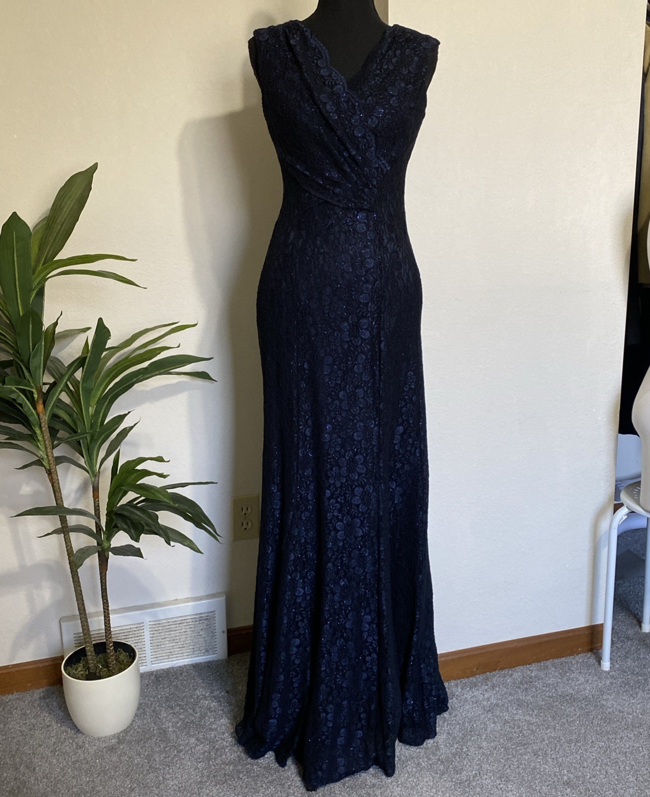 Tahari Arthur Levine Lace Maxi Dress Navy Shimmer Stretch Bodycon Evening wear 2