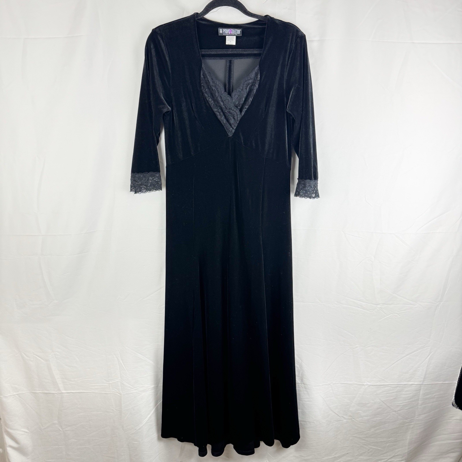 The Pyramid Collection Black Velvet Maxi Gown Whimsigoth Y2K Lace Trim Sz M