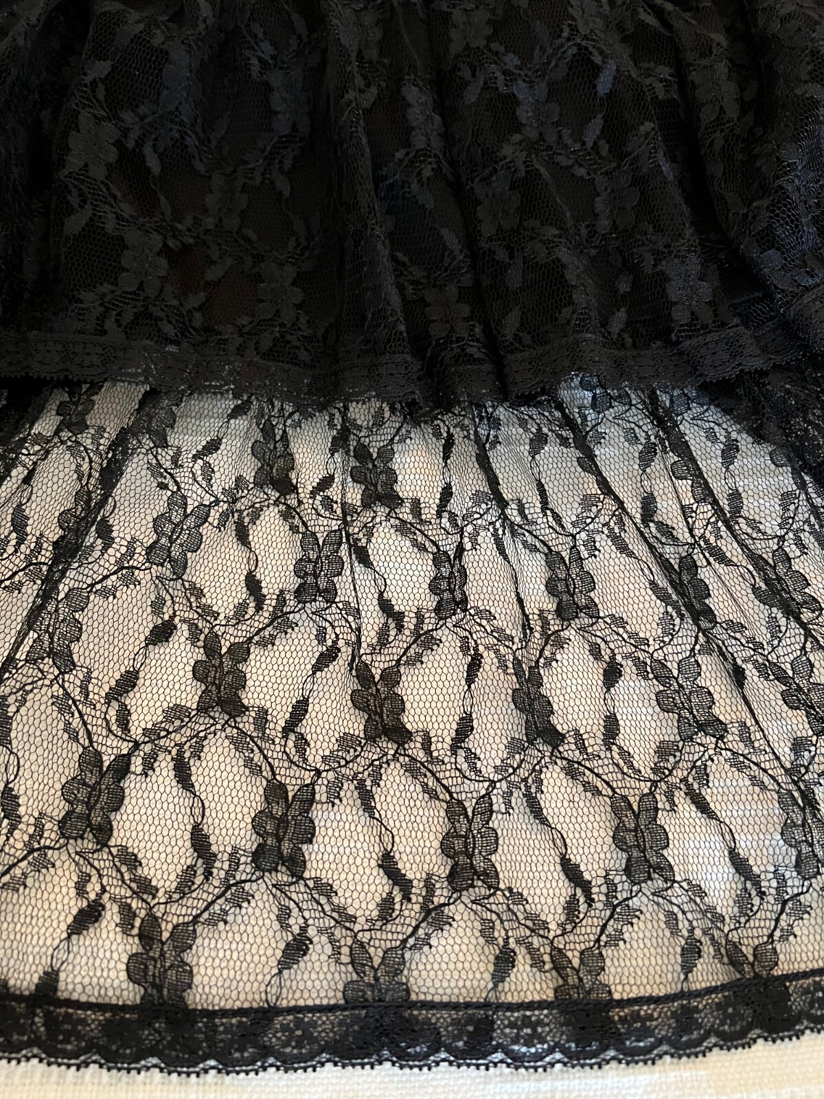 Metro Style Short/ Cap Sleeve Dress Black Lace Tiered Size 4