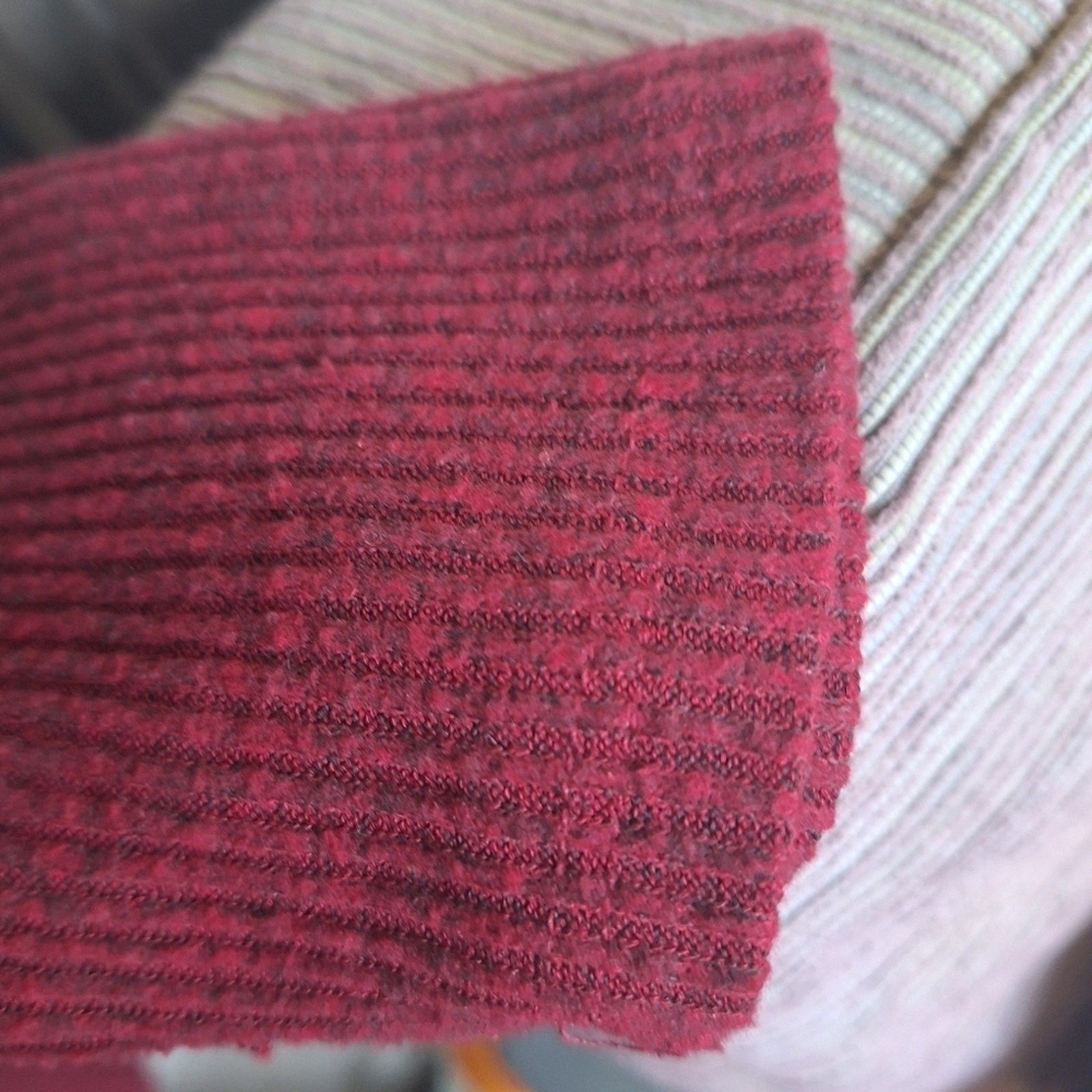 Heart and hips lightweight sweater dress maroon.Lace front curved hem size large