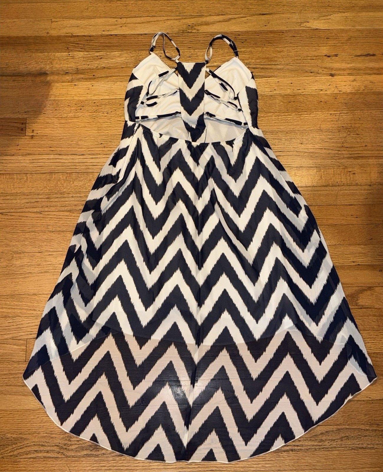 [RUBY BERI] Navy Blue & White Chevron Pattern Flowy High-Low Backless Dress w/ A