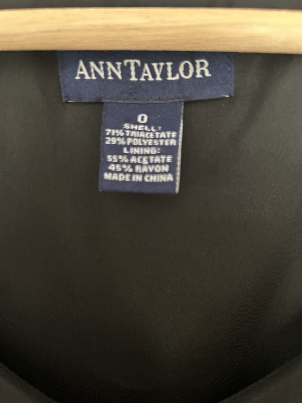 Ann Taylor Black Solid Crepe V-Neck Sleeveless A-Line Lined Zip Dress 0