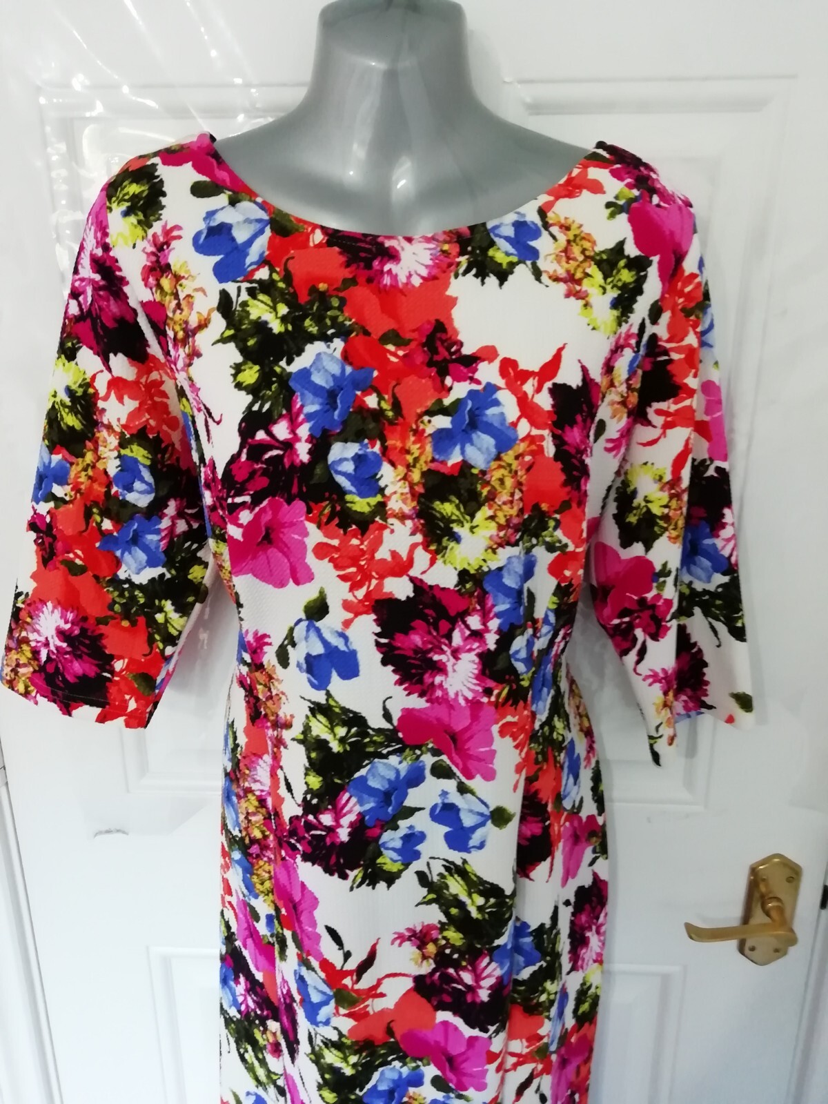 Lorraine JD Williams Size 18 White Multi Floral Textured Stretchy Dress Back Zip