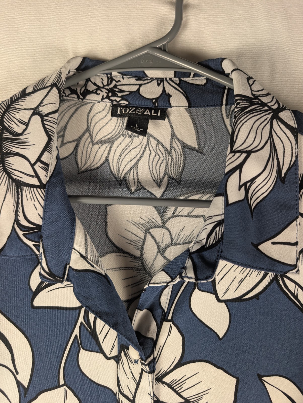 Roz & Ali Blue & White Floral Button Up Collared Dress Size L / With Belt