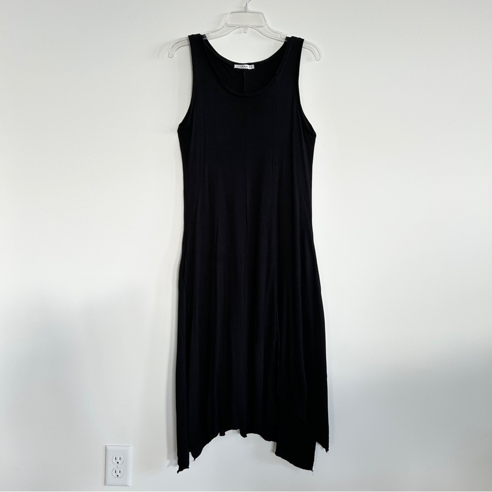 LUUKAA Black Scoop Neck Handkerchief Hem Sleeveless Stretchy Midi Dress Size 10