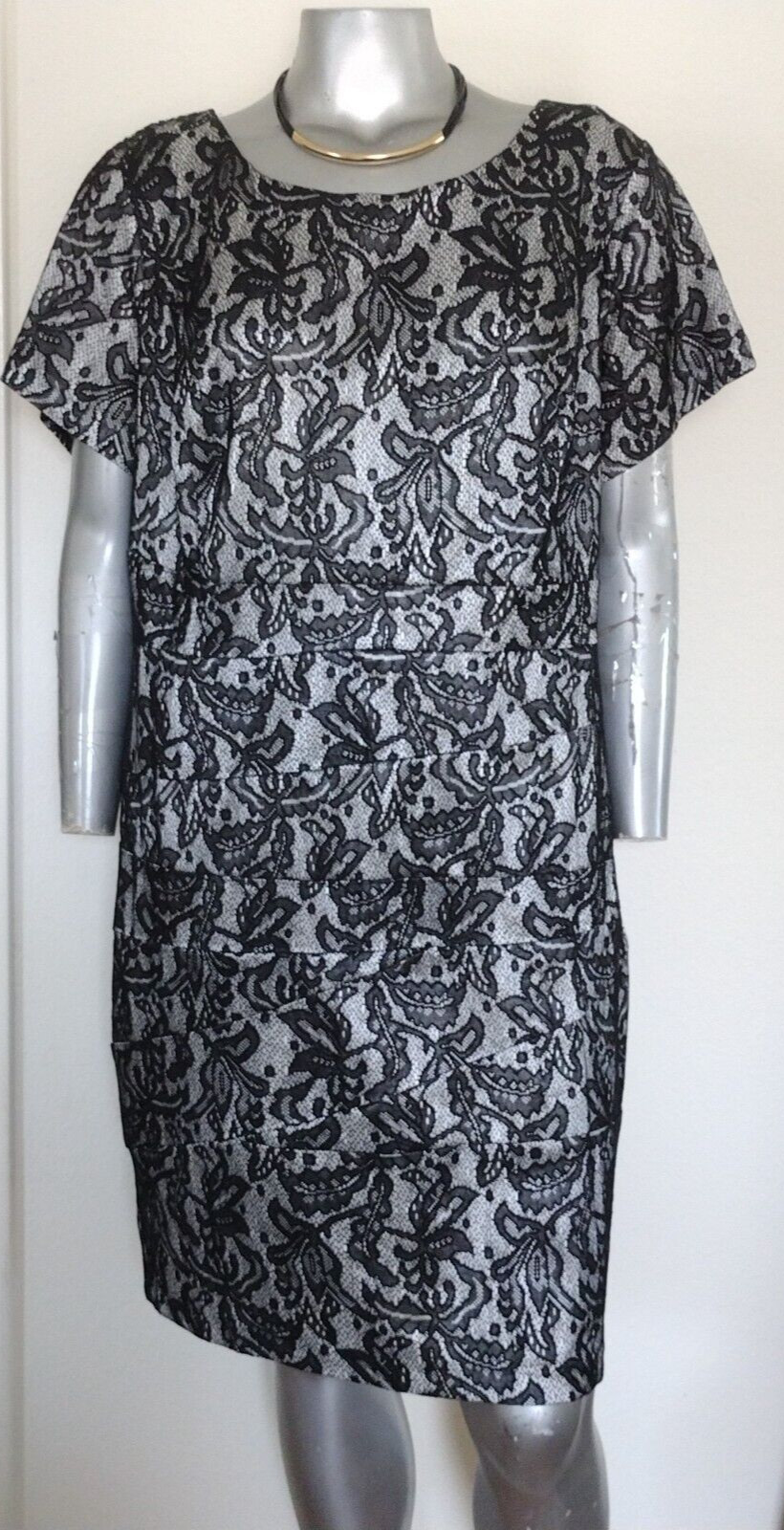 WOMAN ALYX OCCASION LACE KNEE DRESS Size 24W SHORT SLEEVE ZIPPER BLACK/WHITE