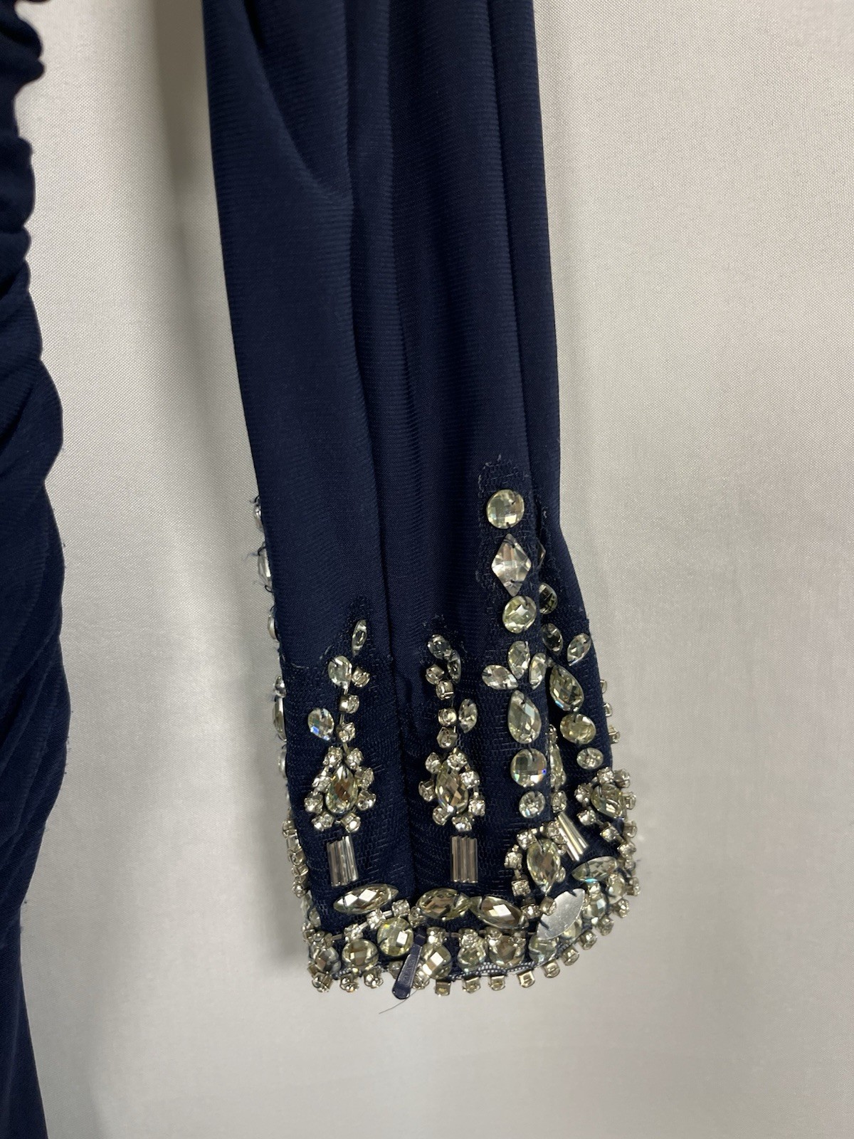 Mac Duggal Beaded Cuff Drop One Shoulder Jersey Ruched Side Slit Gown Sz 4